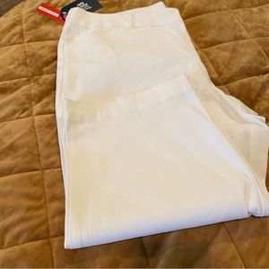 Nice white crisp capris!!